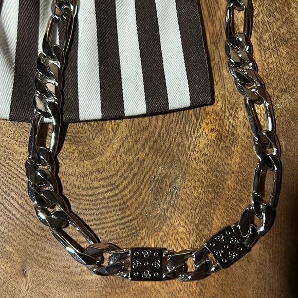 Henri Bendel New York Silver Tone Necklace BEAUTIFUL! - Picture 2 of 4